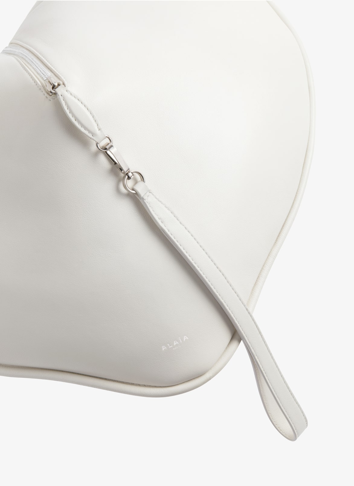 Le Coeur Soft pouch in lambskin ALAÏA WHITE LE COEUR SOFT POUCH IN LAMBSKIN